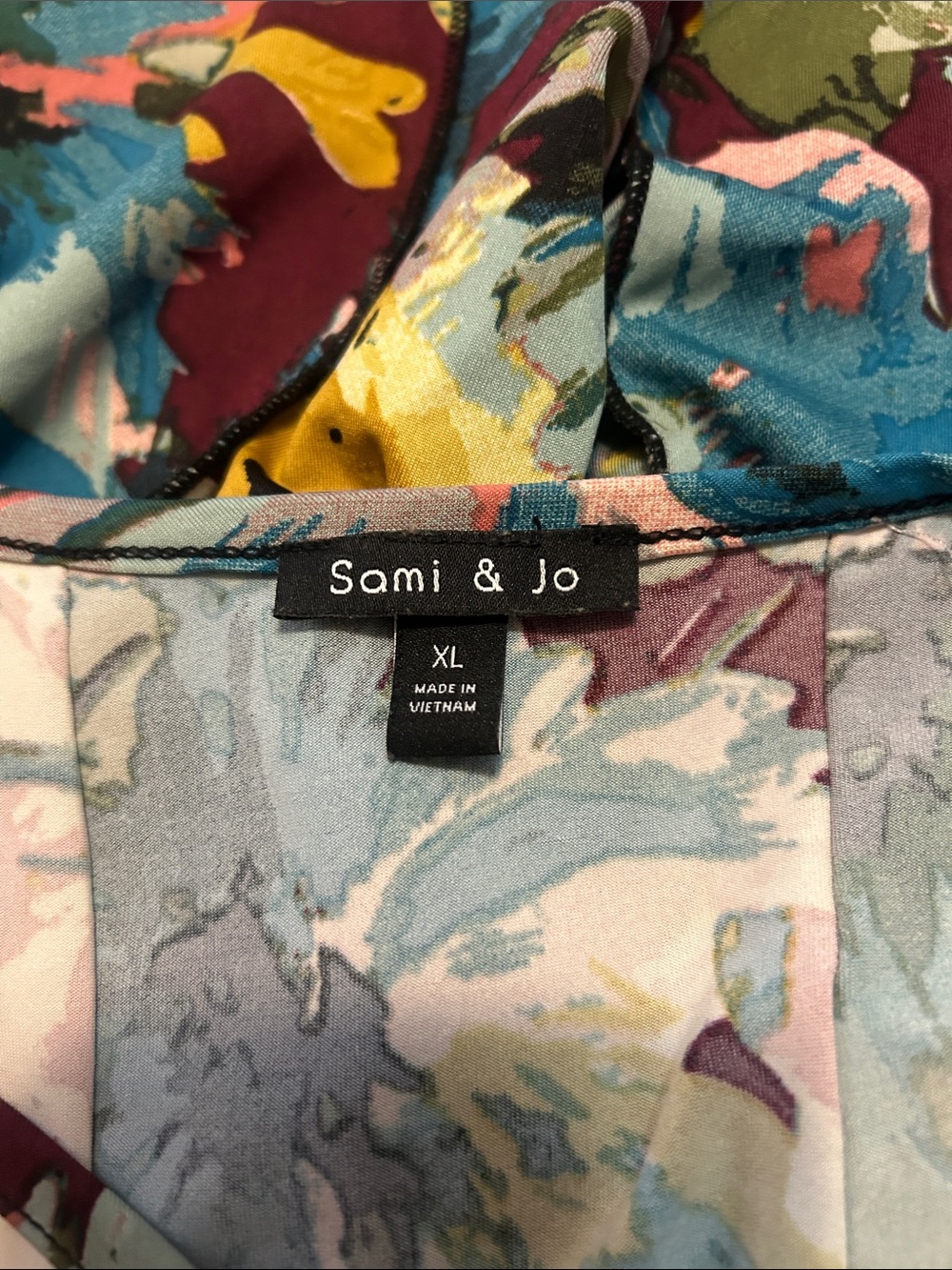 Sami & Jo Floral V-Neck Midi Dress with Crisscross Detail - Multicolor - Picture 2 of 7